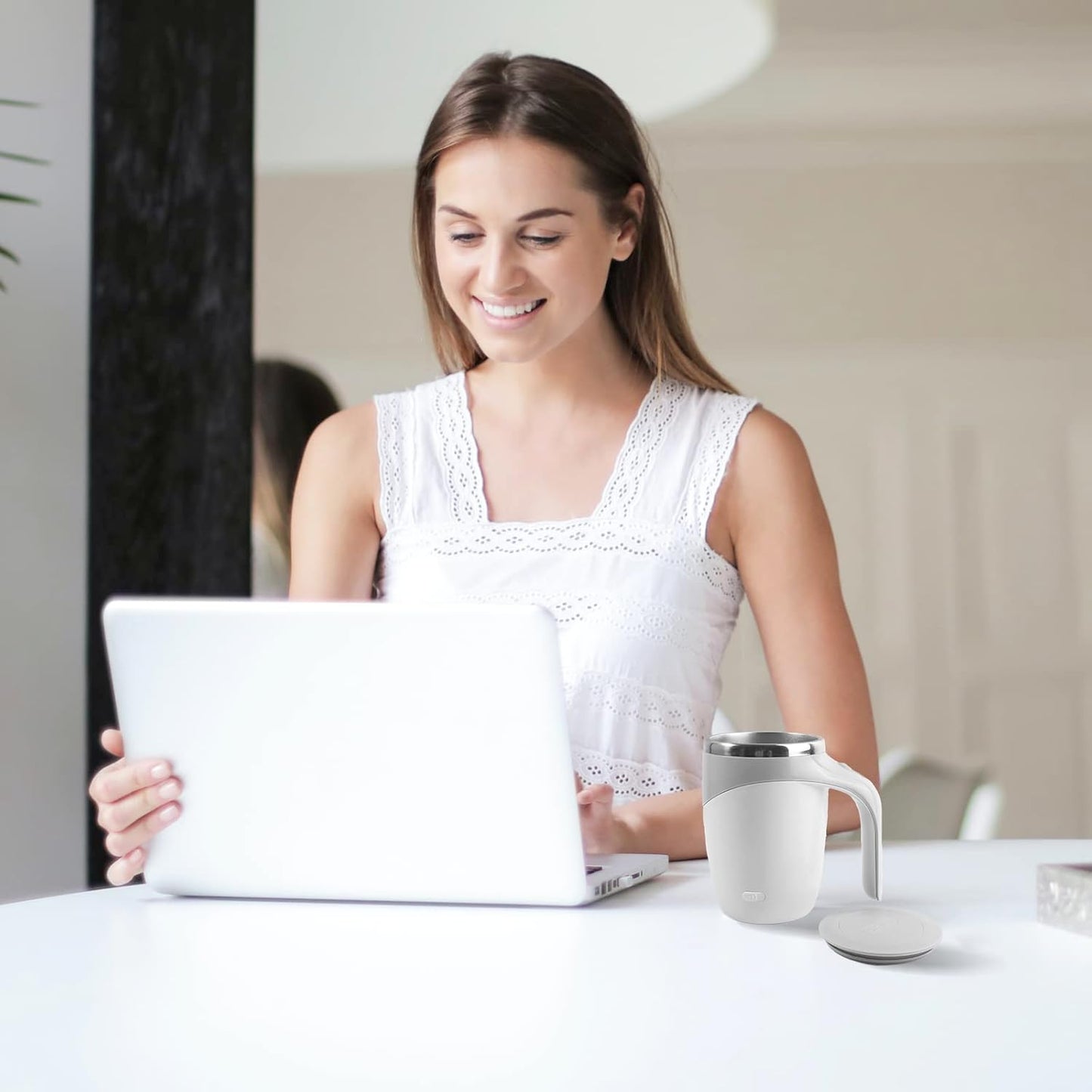 كوب قهوة ذاتي التحريك